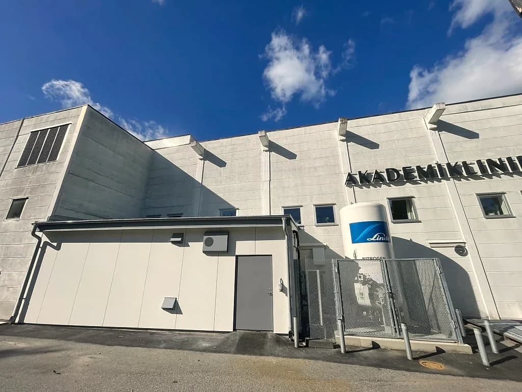 Tillbyggnaden med teknikrum och gastank på Livio Gärdet