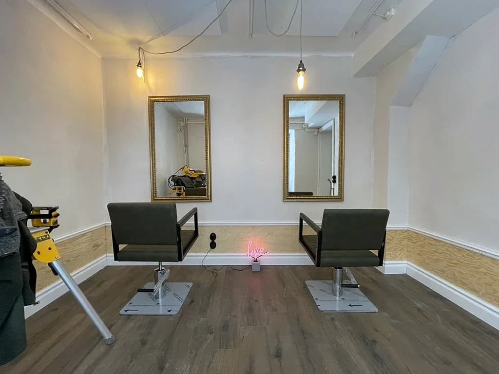 Arbetsstationerna under färdigställandet